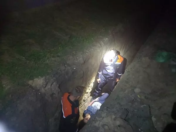 В Ростовской области женщина два часа пробыла в канаве с поврежденной ногой