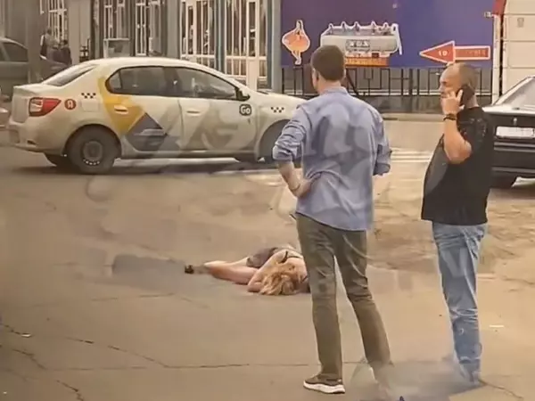 В Ростовской области сбили перебегающую дорогу женщину