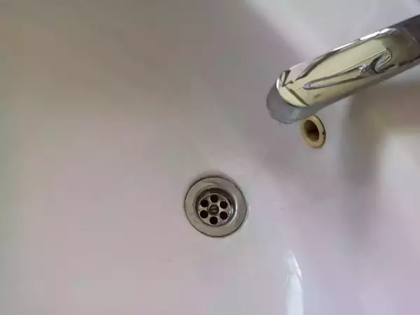 В Ростове на Западном ограничили подачу воды из-за прорыва трубы