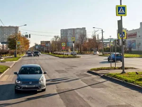 В Ростове на Западном 37-летний мужчина оказался под колесами иномарки