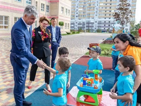 Алексей Логвиненко посетил соцобъекты в микрорайоне «Суворовском»