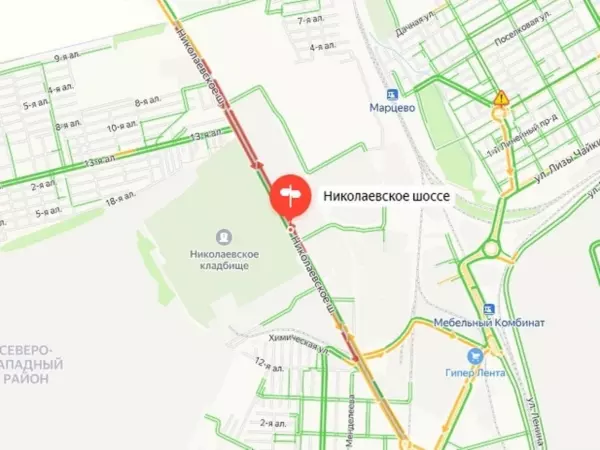 На трассе под Таганрогом из-за пожара на складе образовалась пробка