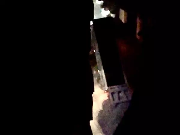 В центре Ростова рабочие разбудили жителей многоэтажки, выгружая ночью щебень