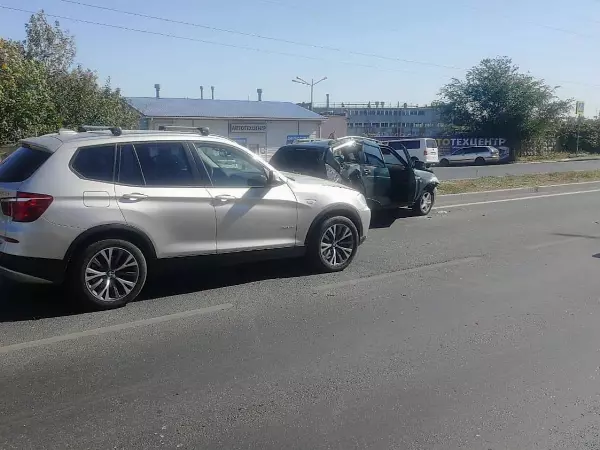 В Волгодонске в ДТП с кроссовером пострадала 42-летняя женщина