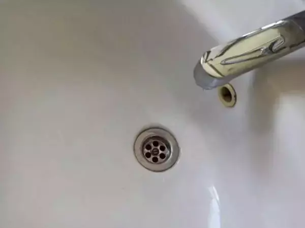 Две аварии привели к массовому отключению холодной воды в Ростове