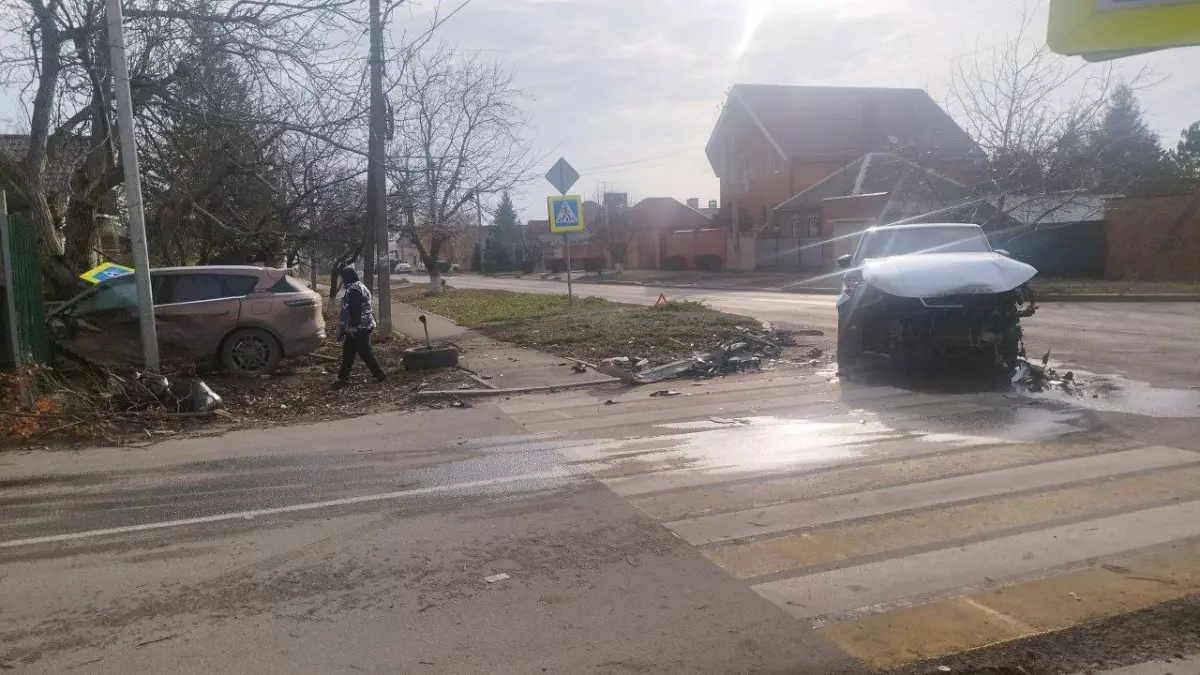 В Аксае с разницей в полчаса произошли две аварии