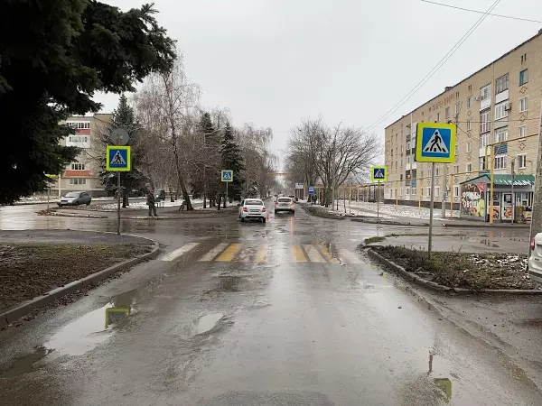 В Гуково водитель «Лады Гранты» сбил пенсионера на велосипеде