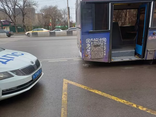 Пенсионерка выпала из автобуса в Ростове