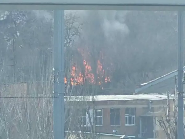 В Ростове в районе ж/д вокзала крупный пожар