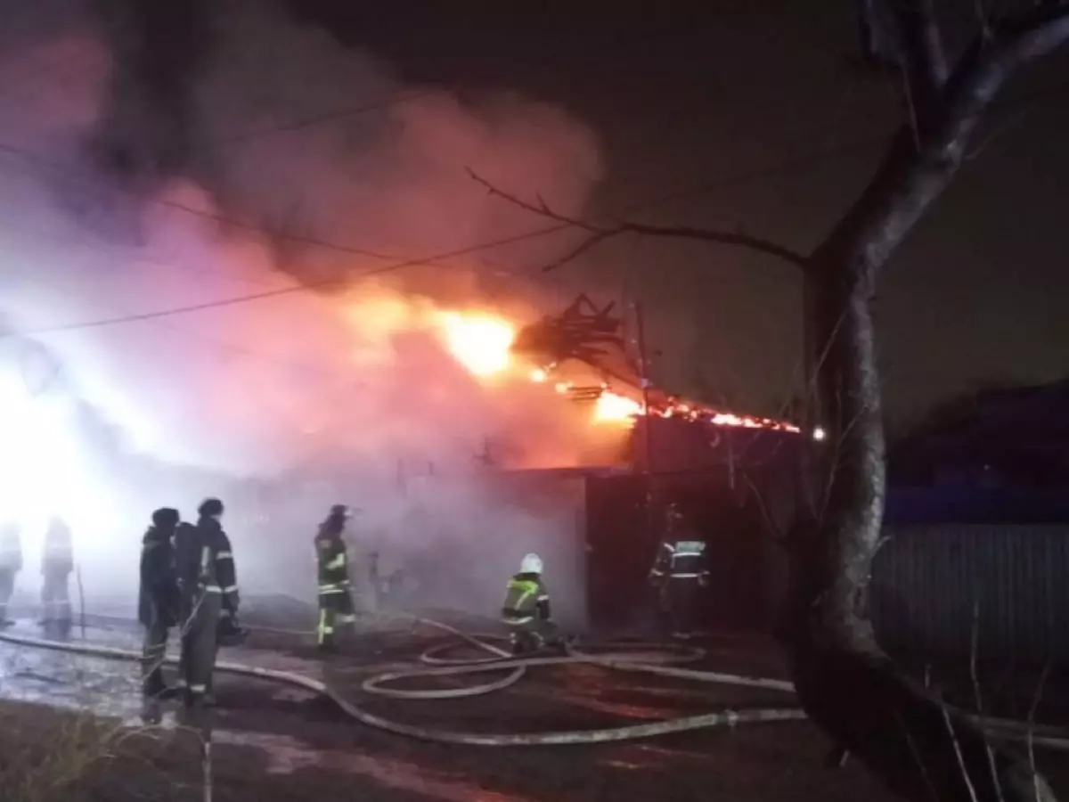 Мать и сын погибли при пожаре в частном доме в Ростове