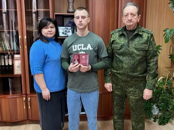 Семье погибшего бойца в зоне СВО из Ростовской области вручили орден Мужества