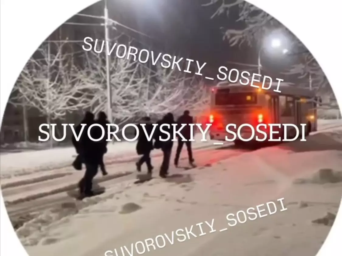 В Суворовском пассажирам пришлось бежать за автобусами