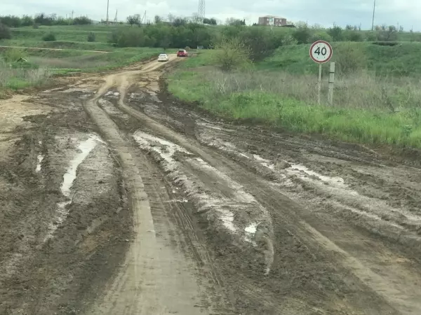 Жители Чалтыря жалуются на опасную дорогу, соединяющую с трассой Ростов – Таганрог