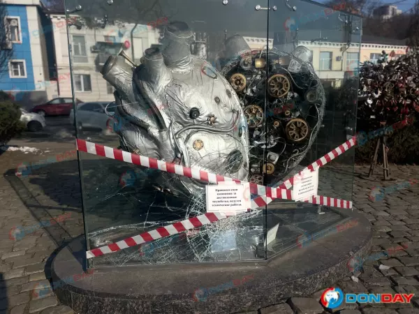 Вандалы разбили «Индустриальное сердце» в Ростове на набережной
