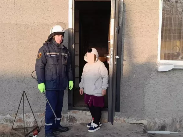 На Дону женщина оказалась на улице в лютый мороз, захлопнув случайно дверь