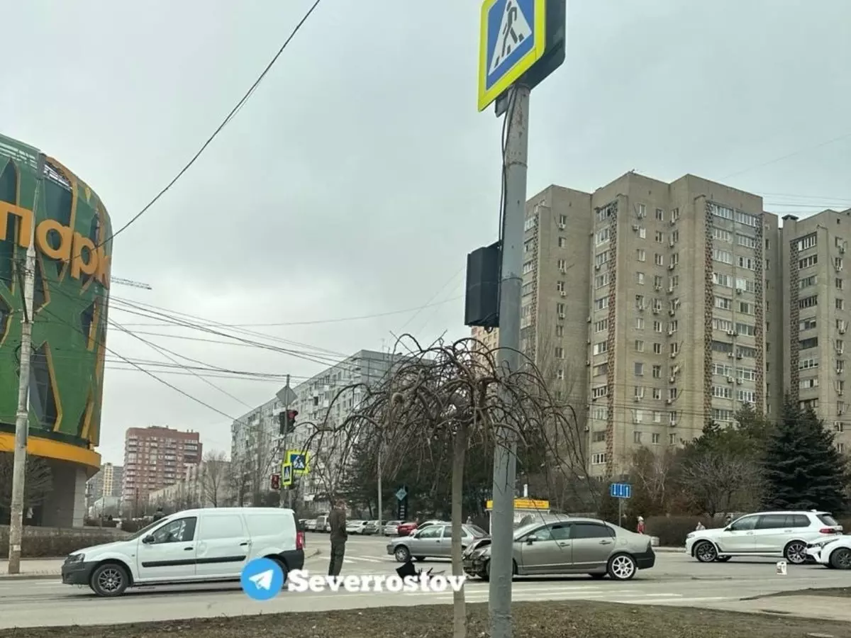 В Ростове из-за ДТП около ТЦ «Парк» образовался затор