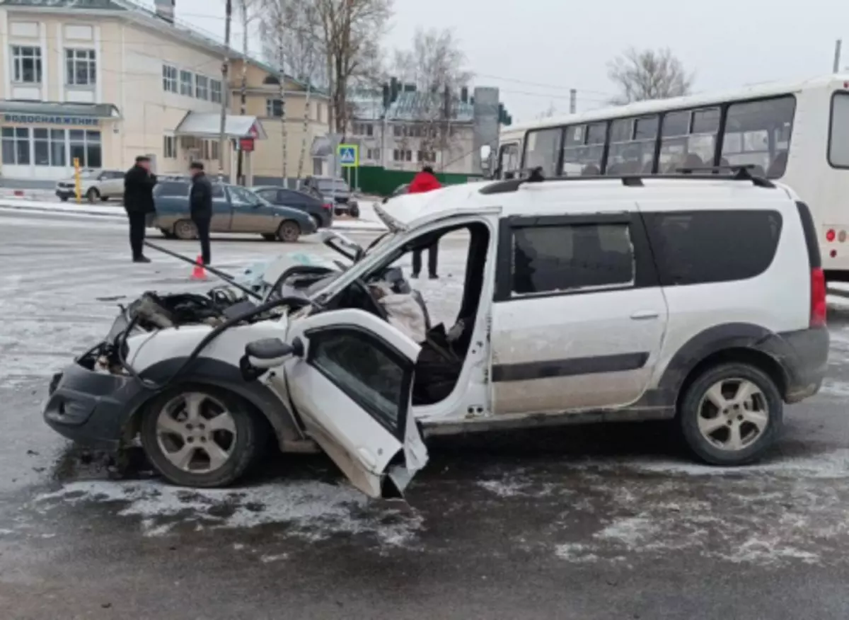 Шесть человек пострадали в ДТП с автобусом во Владимирской области