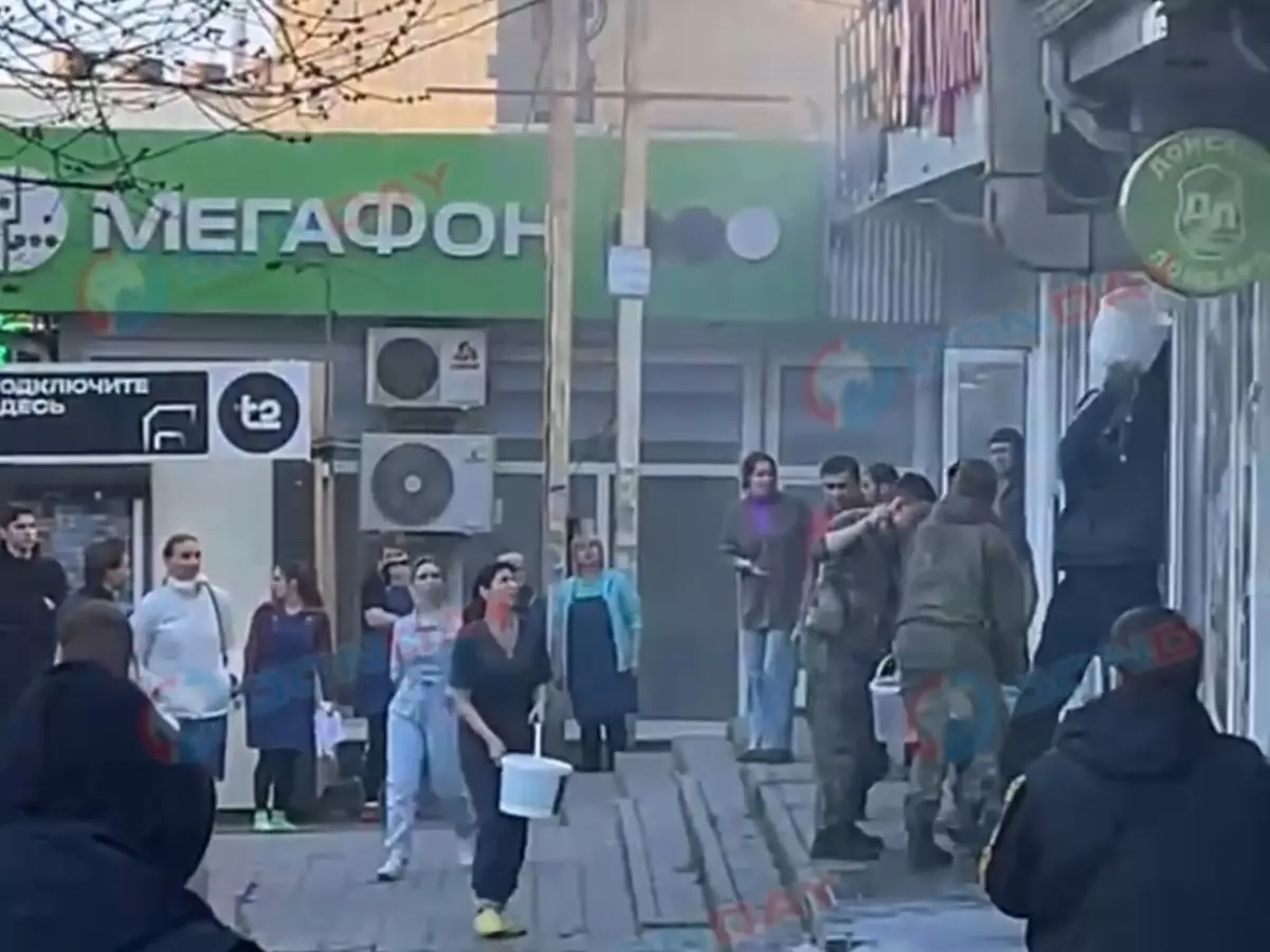 В Ростове на площади 2-й Пятилетки загорелась вытяжка в магазине