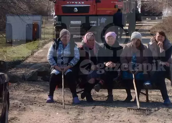После скандала в хуторе Каменского района на разбитой дороге поставят шлагбаум