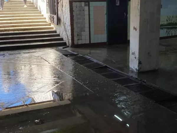В Ростове затопило подземный переход на Центральном рынке
