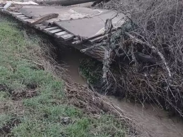 В Ростовской области затопило пять дворов из-за прорыва трубы