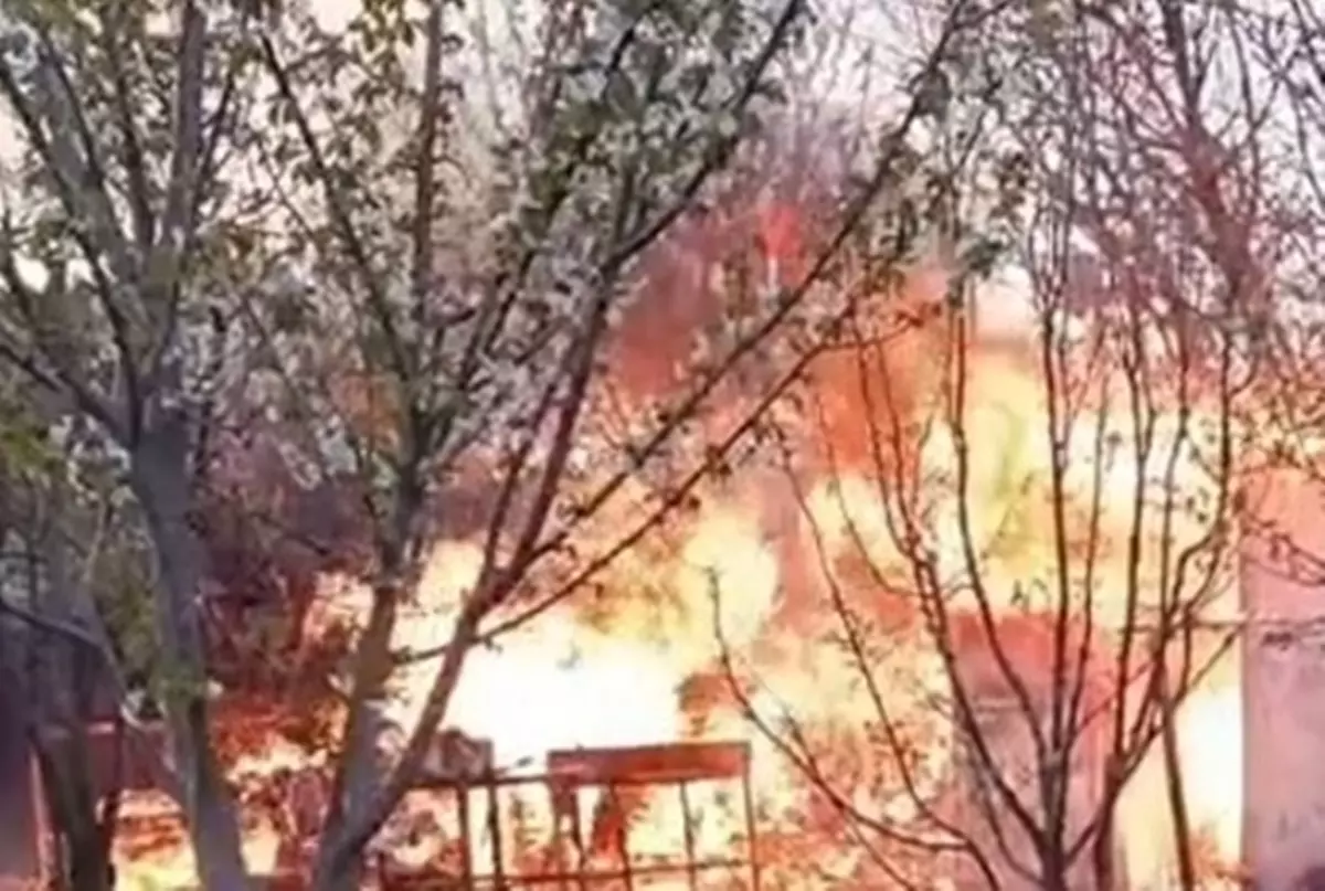 Под Ростовом во дворе частного дома случился пожар