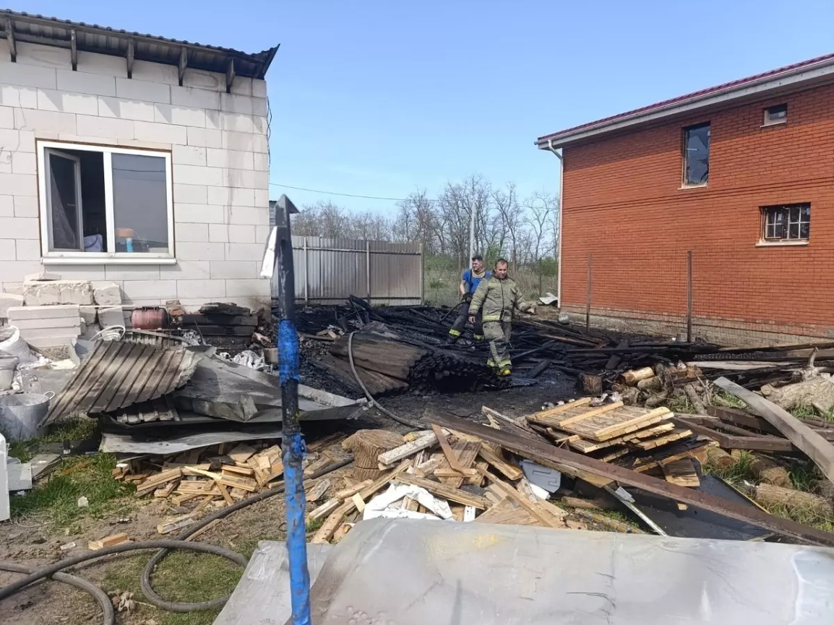 Из-за мусора жилые дома горели в Ростовской области