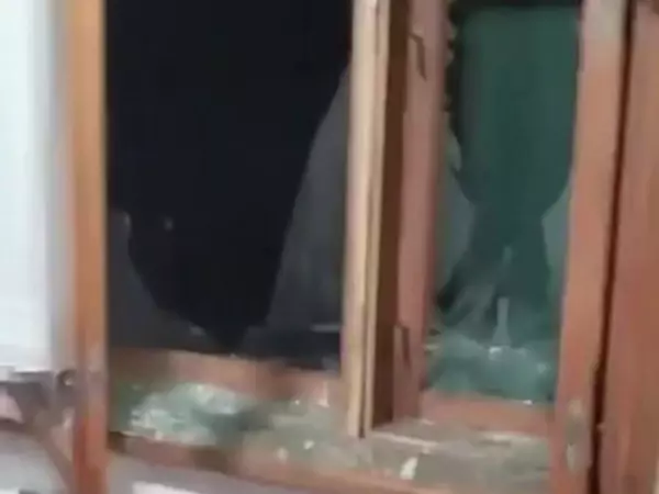 Жильцы поделились кадрами из квартиры, поврежденной при атаке БПЛА в Таганроге