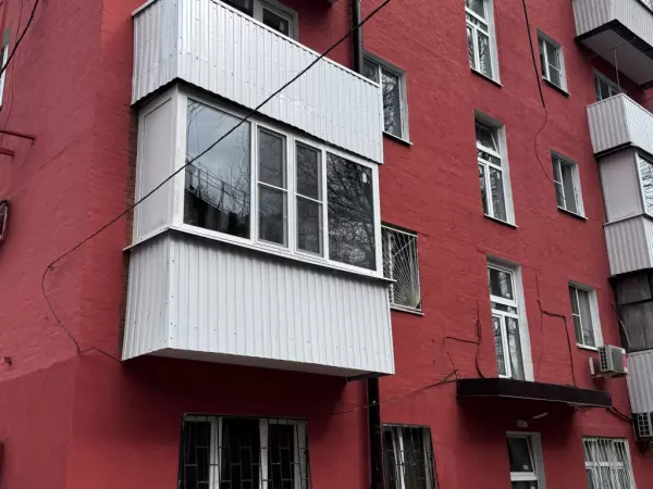 В Ростове на Сельмаше завершают замену окон в квартирах, поврежденных при атаке БПЛА