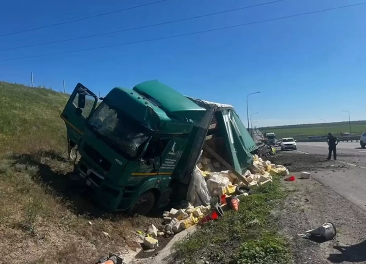 Водитель КамАЗа насмерть сбил трех дорожных работников в Ростовской области