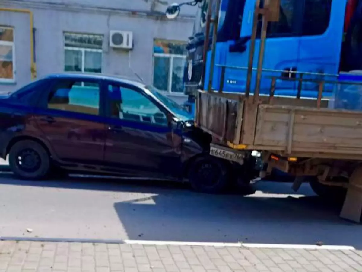 В Красном Сулине легковушка влетела в «ГАЗель»