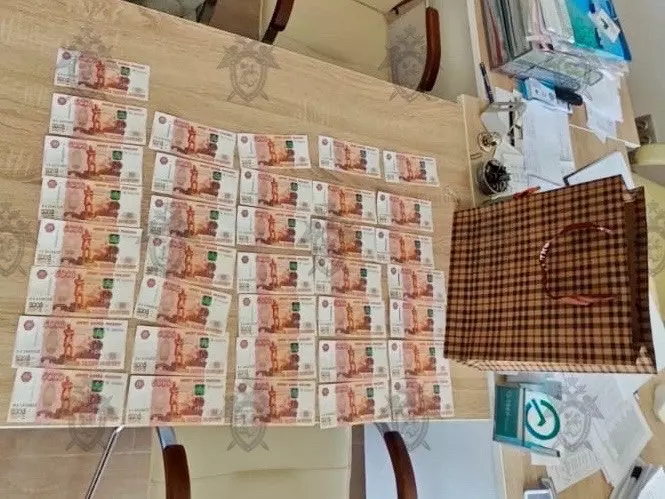 Декана факультета ростовского вуза заподозрили в получении крупной взятки