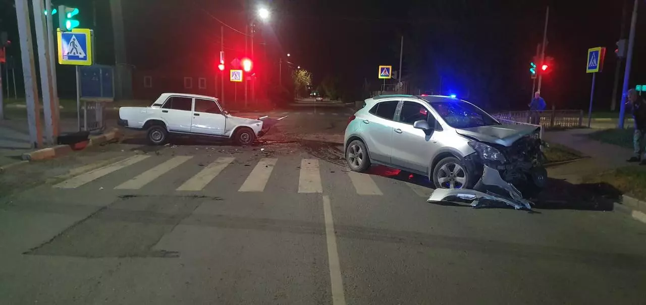 В Азове во время ДТП пострадали два пассажира