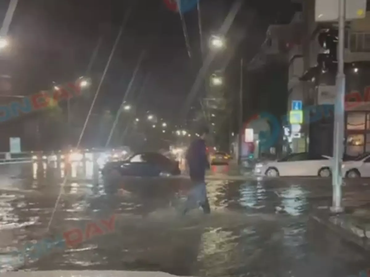 В Ростове из-за ливня затопило центральные улицы