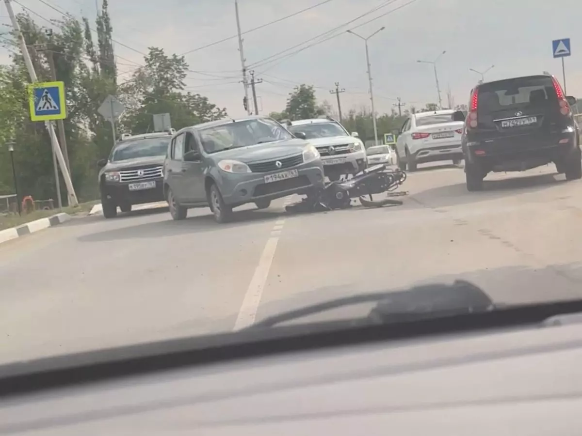 В Красном Сулине водитель легковушки сбил мотоциклиста