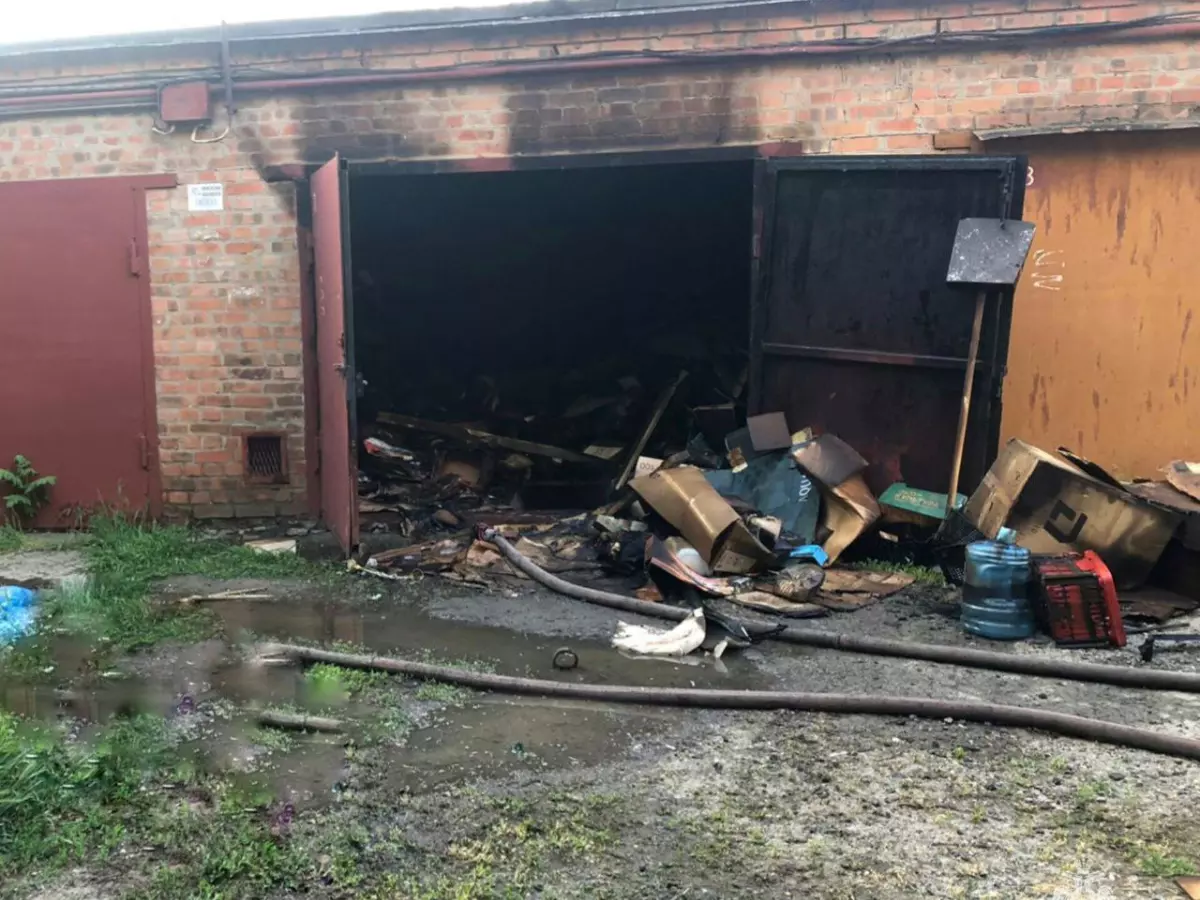 В Таганроге мужчина погиб во время пожара в гараже