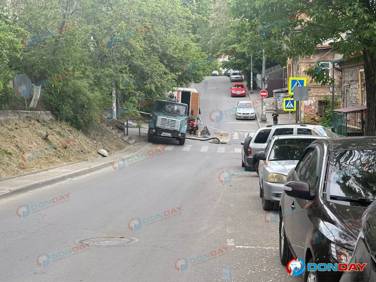 Утренний порыв на теплотрассе в центре Ростова устранили только к вечеру