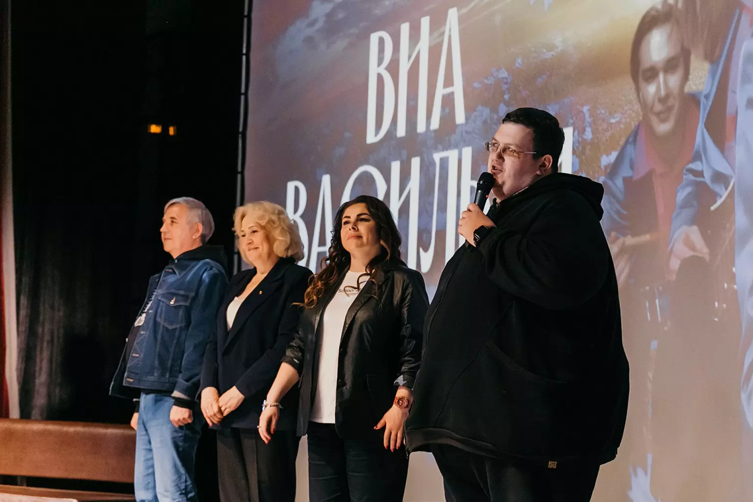 «Посети ты Апатиты» — у заполярного города появился новый гимн из сериала «ВИА “Васильки”» от Wink.ru