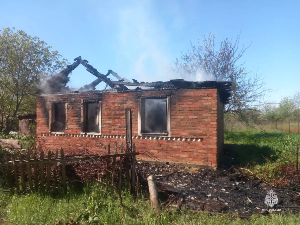 В Ростовской области за сутки сгорели два дома из-за неисправной проводки