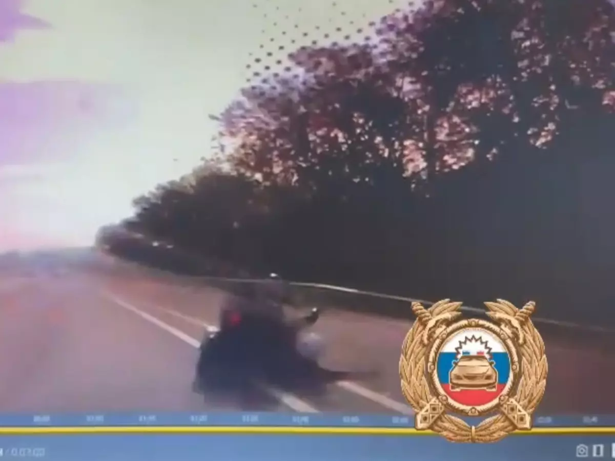 Появились кадры жесткого ДТП с погибшим мотоциклистом на М-4 «Дон»