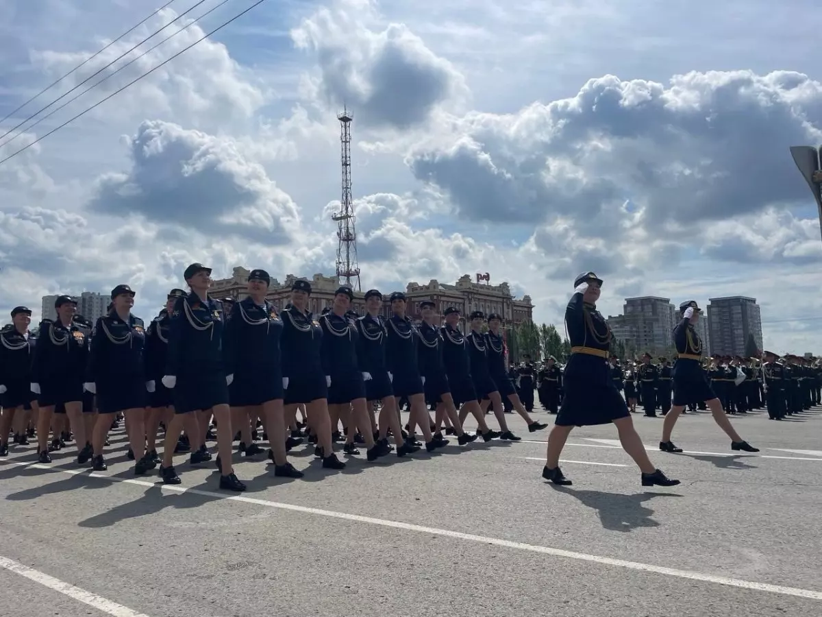 В Ростове-на-Дону прошел парад на 9 Мая: фоторепортаж 