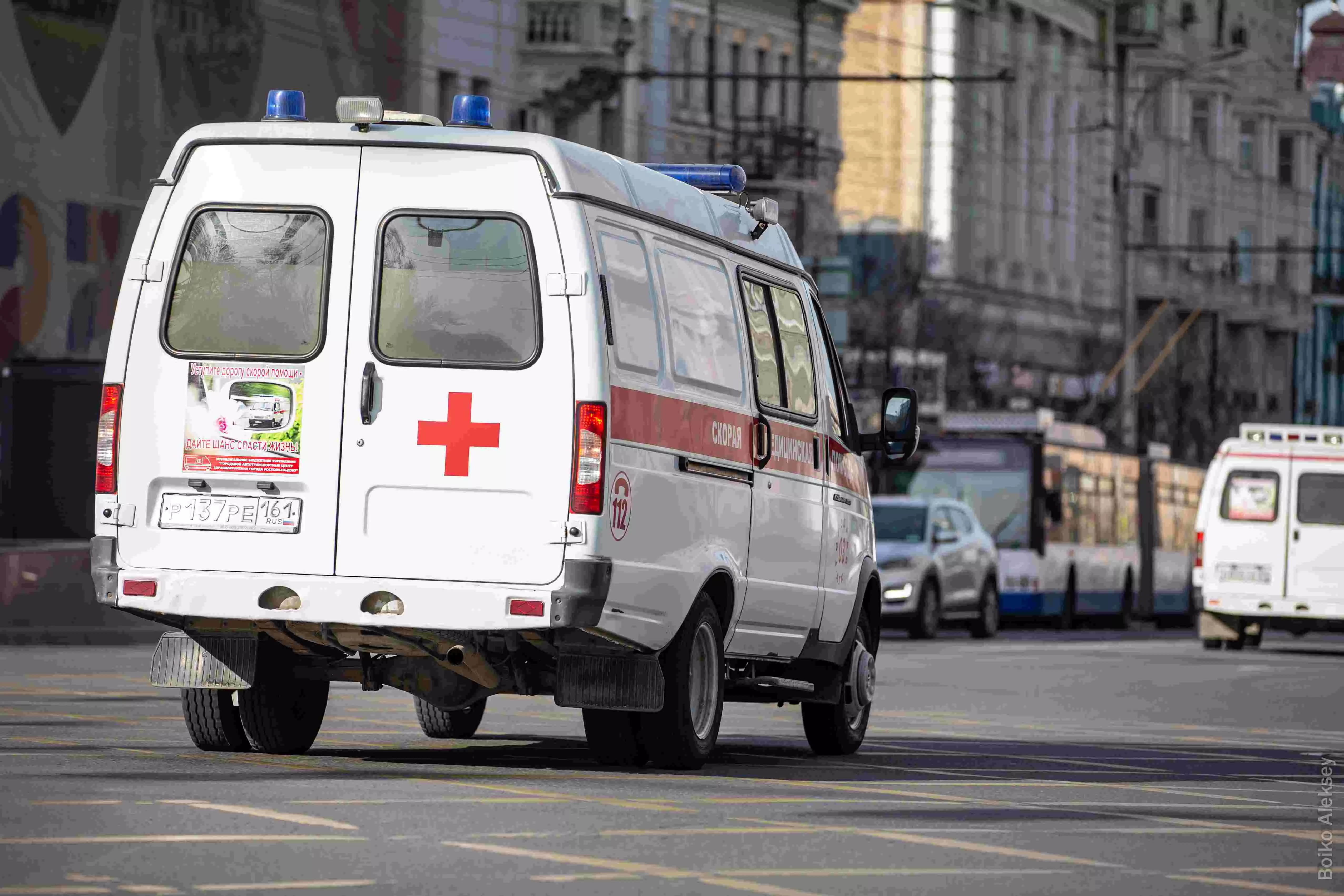 В Ростове в ДТП с большегрузом пострадали мужчина и 6-летний ребенок