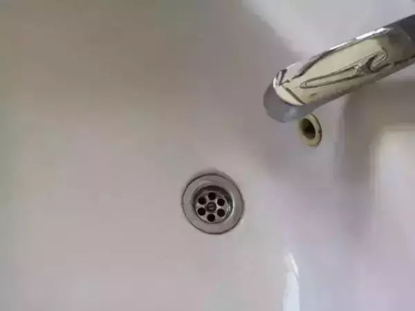 В Зернограде приостановили подачу воды из-за порыва на водопроводе
