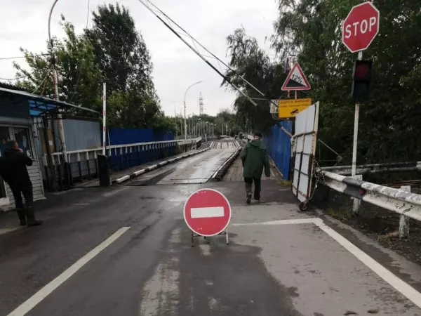 В Ростове понтонный мост на Зеленый остров перекроют из-за непогоды