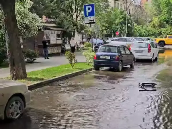 Университетский переулок в Ростове превратился в полноводную реку