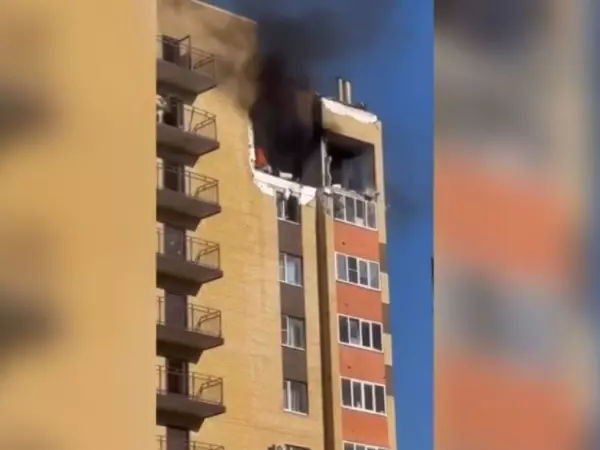 В Ставрополе после взрыва бытового газа в жилом доме начался сильный пожар