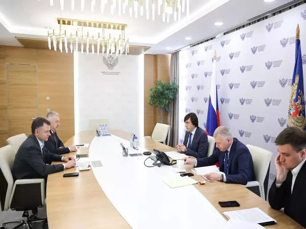 Юрий Слюсарь обсудил с министром просвещения РФ планы по строительству новых школ на Дону
