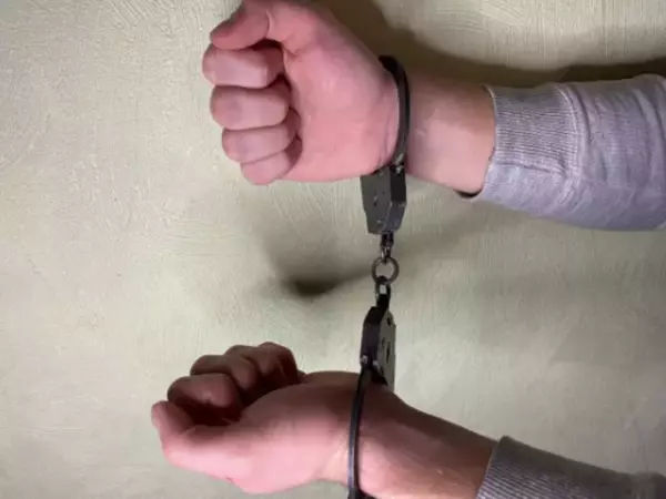 В Ростове за взятку задержали сотрудника административной инспекции