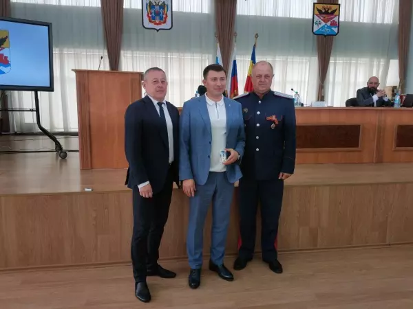 Казаков Новочеркасска наградили за личный вклад в возрождение донского казачества