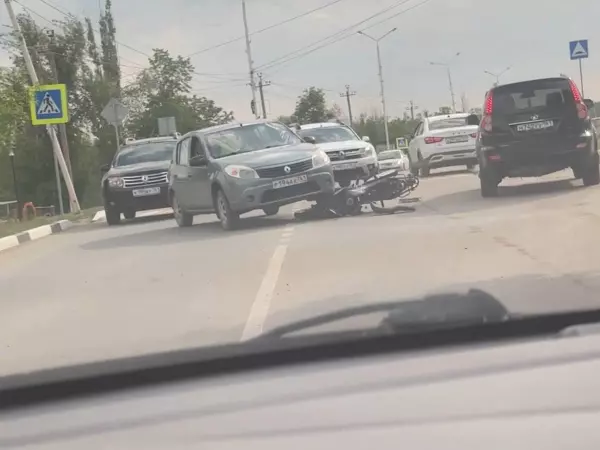 В Красном Сулине водитель легковушки сбил мотоциклиста
